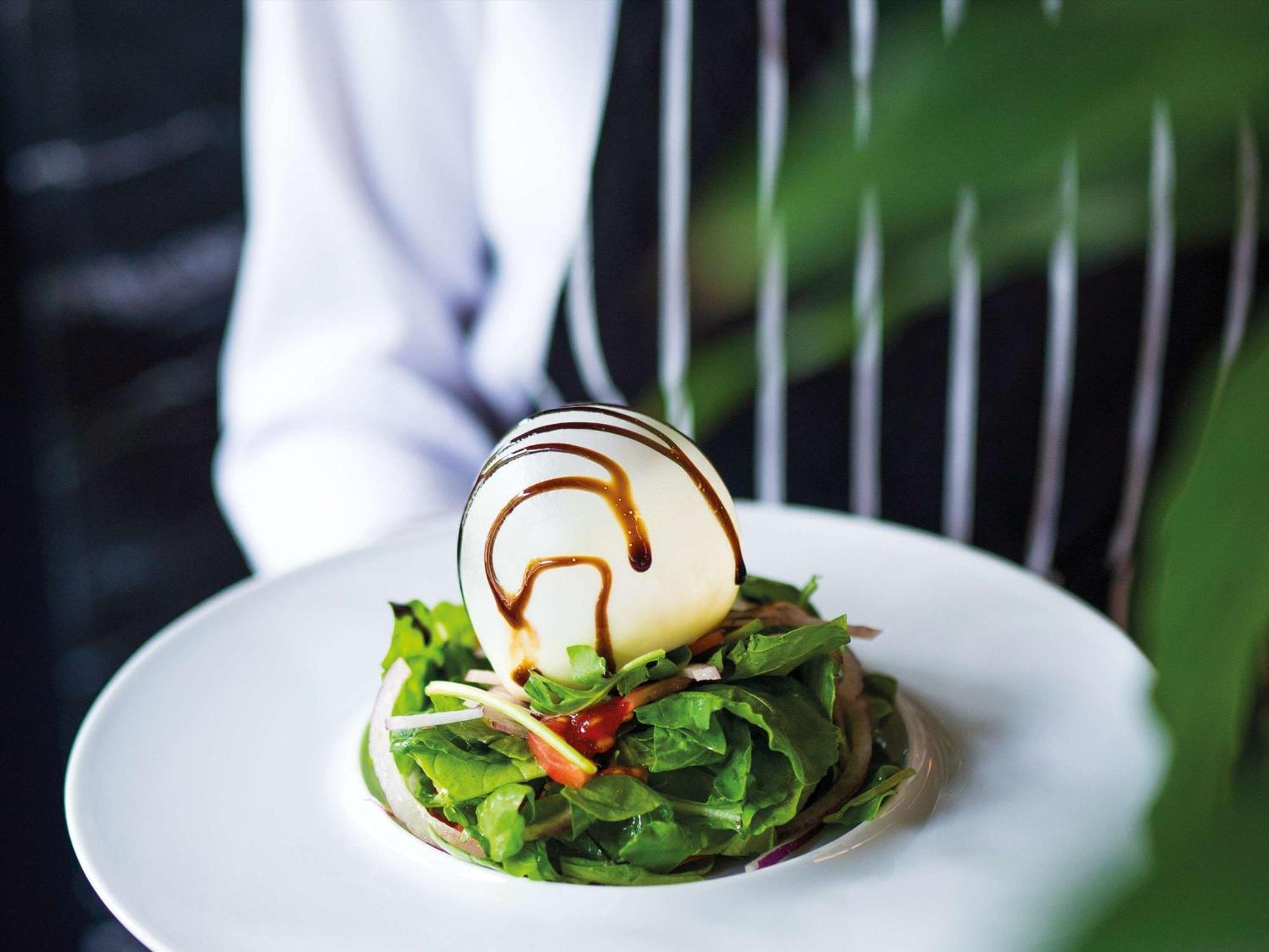 Downtown Ankara Hotel Exterior foto A salad with a balsamic glaze